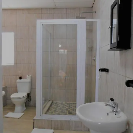 Oakwood Lodge Bloemfontein Exterior photo A shower cubicle