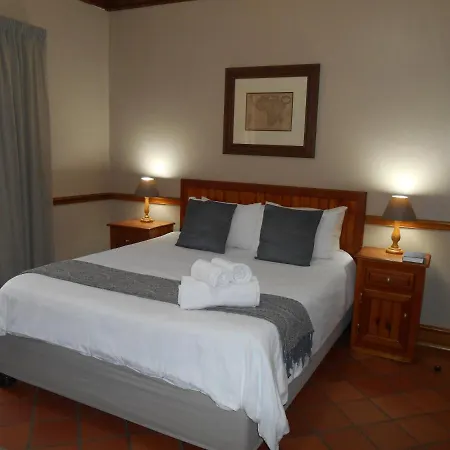 Oakwood Lodge Bloemfontein Exterior photo A bedroom at the hotel
