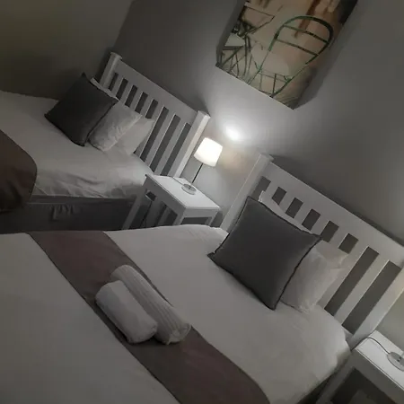 Oakwood Lodge Bloemfontein Exterior photo A room at the hotel