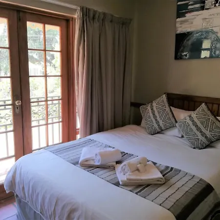 Oakwood Lodge Bloemfontein Exterior photo A bedroom at the Protea Hotel, Stellenbosch